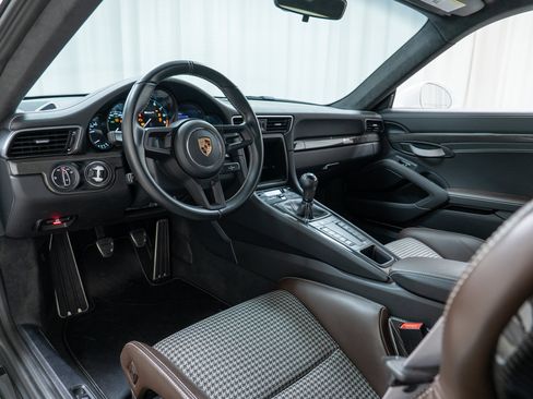 Certified 2016 Porsche 911 R RWD image 19
