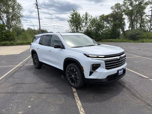 New 2026 Chevrolet Traverse LT w/ Sun and Wheel Package AWD/4WD image 3