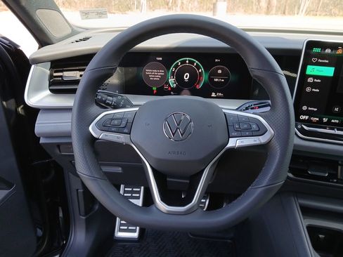New 2026 Volkswagen Tiguan SE R-Line FWD image 14