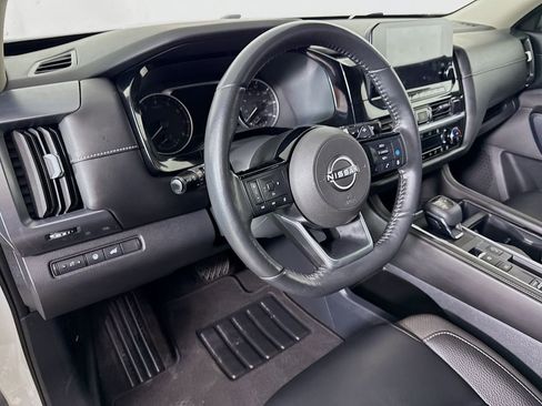 Used 2023 Nissan Pathfinder SL image 9