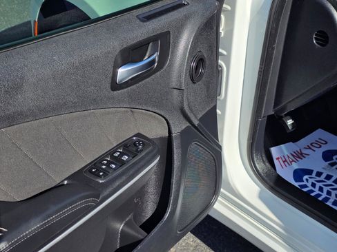 Used 2019 Dodge Charger SXT RWD image 13