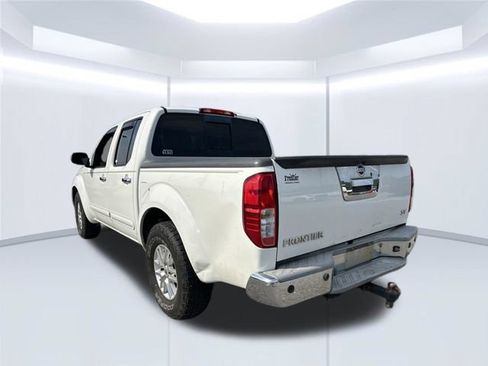 Used 2015 Nissan Frontier SV w/ SV Value Truck Package RWD image 8