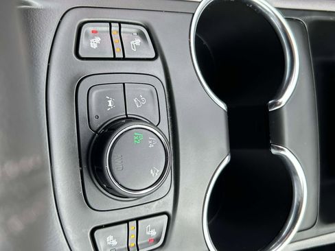Used 2024 GMC Terrain SLT w/ Infotainment Package II AWD/4WD image 33