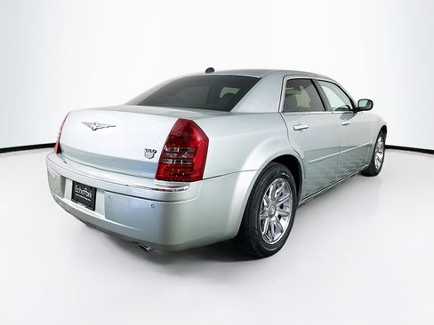 Used 2005 Chrysler 300 C w/ Navigation & Sound Group II RWD image 9