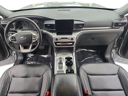 Used 2020 Ford Explorer XLT w/ Equipment Group 202A image 9