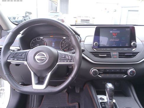 Used 2022 Nissan Altima 2.5 SR w/ Midnight Edition Package AWD/4WD image 10