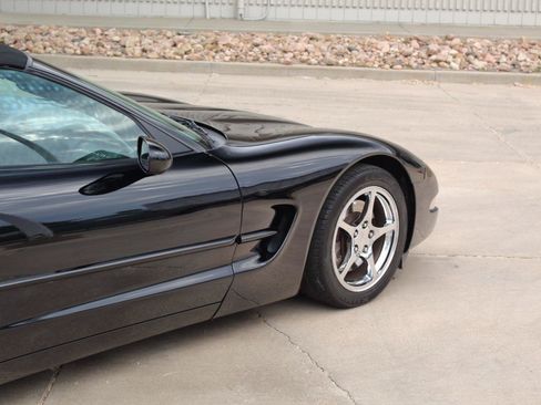 Used 2002 Chevrolet Corvette Convertible w/ Preferred Equipment Group2 RWD image 9