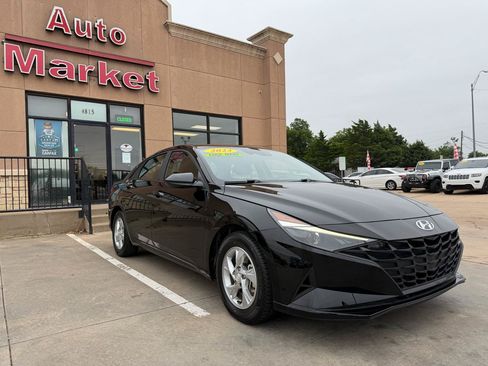Used 2023 Hyundai Elantra SE FWD image 3