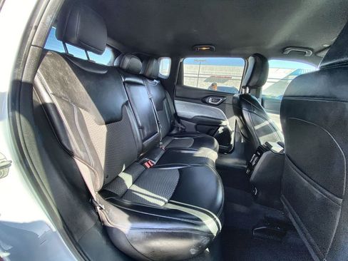 Used 2023 Jeep Compass Latitude image 17