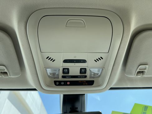 Used 2022 GMC Acadia Denali w/ Denali Ultimate Package image 22