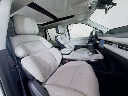 New 2026 Lincoln Navigator L Reserve AWD/4WD image 32