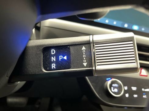 Used 2025 Hyundai Sonata Limited image 23