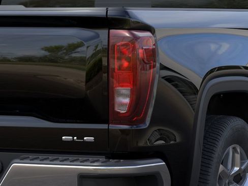 New 2026 GMC Sierra 1500 SLE w/ Preferred Package RWD image 13