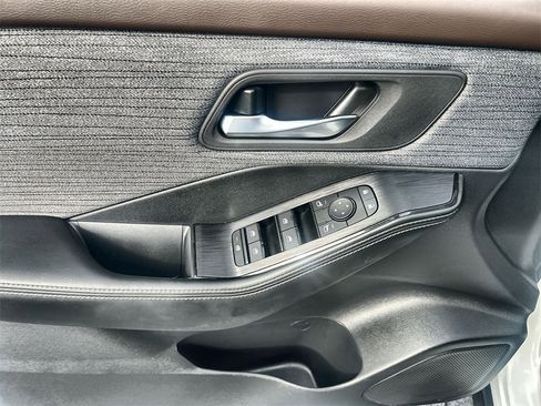 Used 2023 Nissan Rogue SV image 19