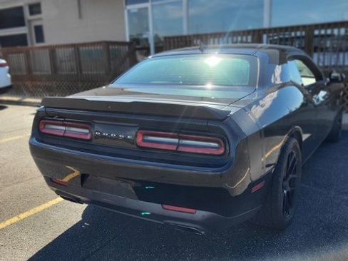Used 2015 Dodge Challenger R/T Scat Pack w/ Scat Pack Appearance Package RWD image 4