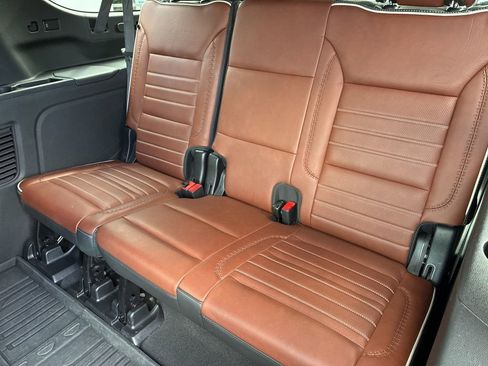 Used 2024 GMC Yukon XL Denali Ultimate AWD/4WD image 32