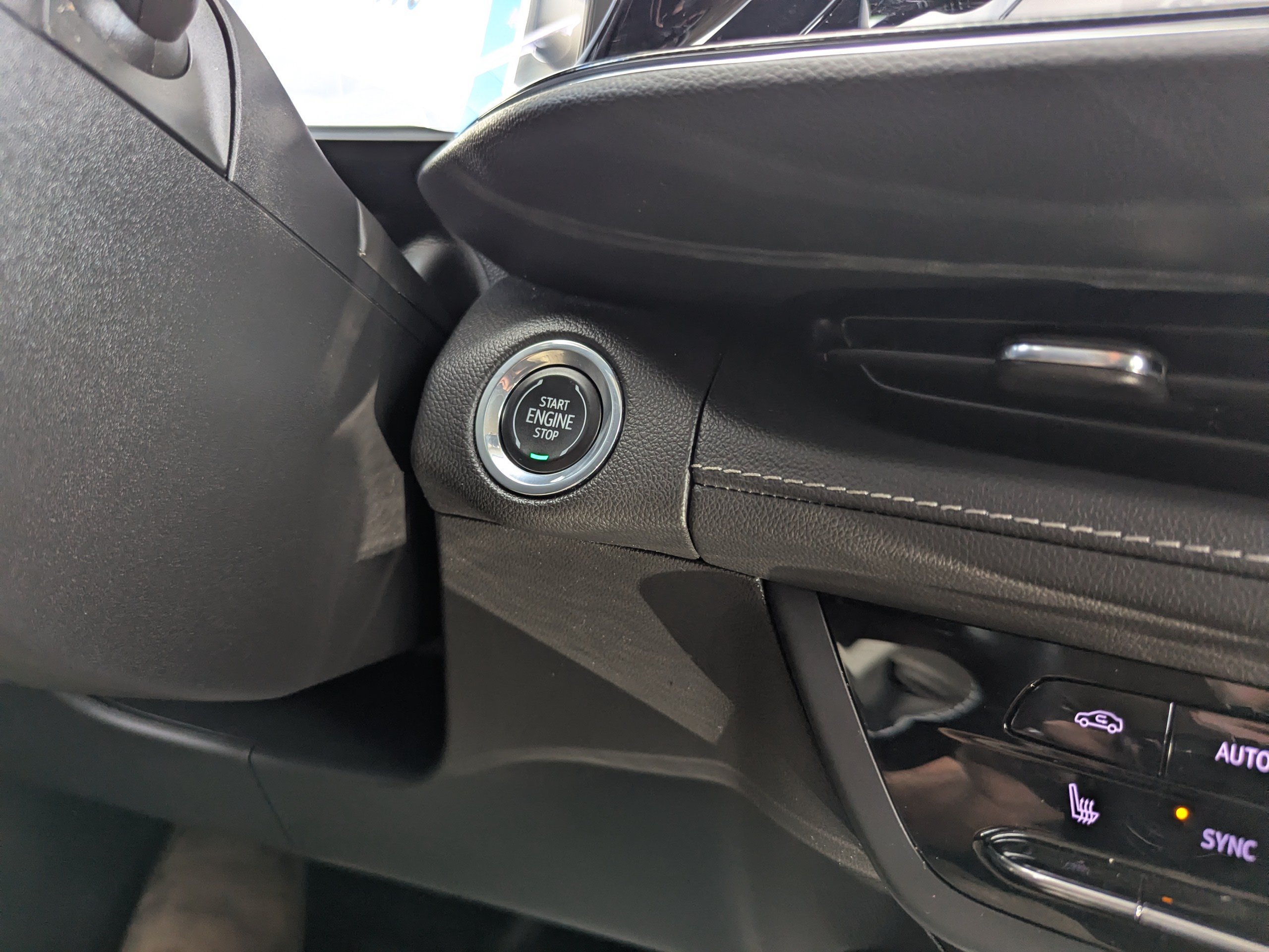 Used 2022 Buick Envision Essence w/ Sport Touring Package AWD/4WD image 18