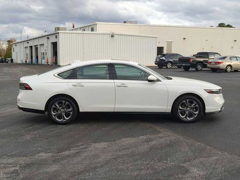 Used 2023 Honda Accord EX image 9