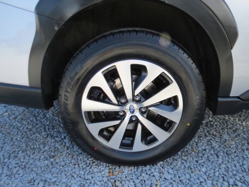 Used 2023 Subaru Outback Premium AWD/4WD image 9
