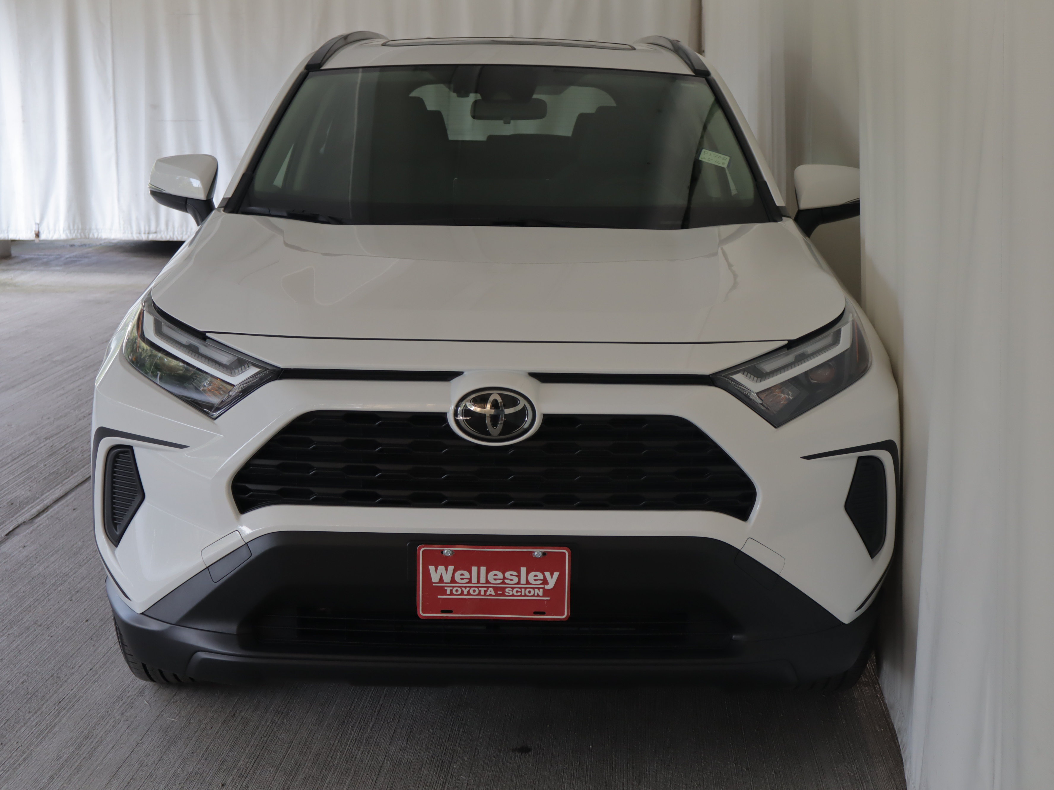 Used 2025 Toyota RAV4 XLE w/ Convenience Package AWD/4WD image 4