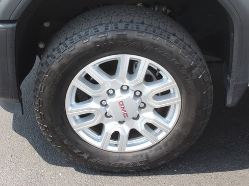 Used 2024 GMC Sierra 2500 SLE w/ SLE Value Package; AWD/4WD image 11