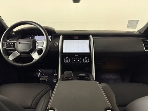 Used 2025 Land Rover Discovery Metropolitan Edition AWD/4WD image 29