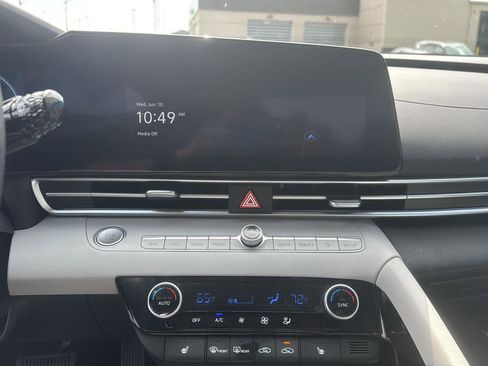 Used 2025 Hyundai Elantra Limited FWD image 11