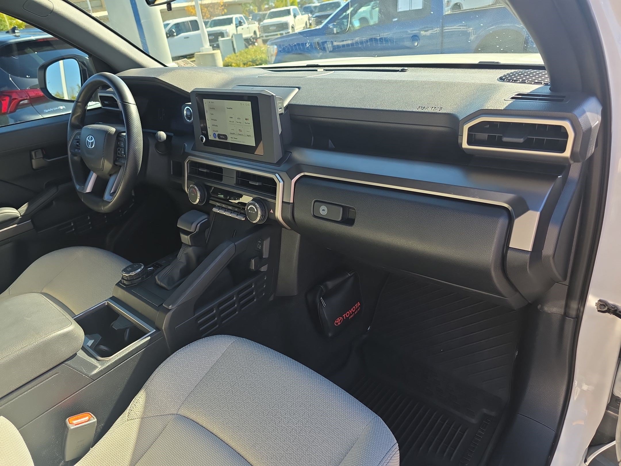 Used 2025 Toyota 4Runner SR5 AWD/4WD image 34