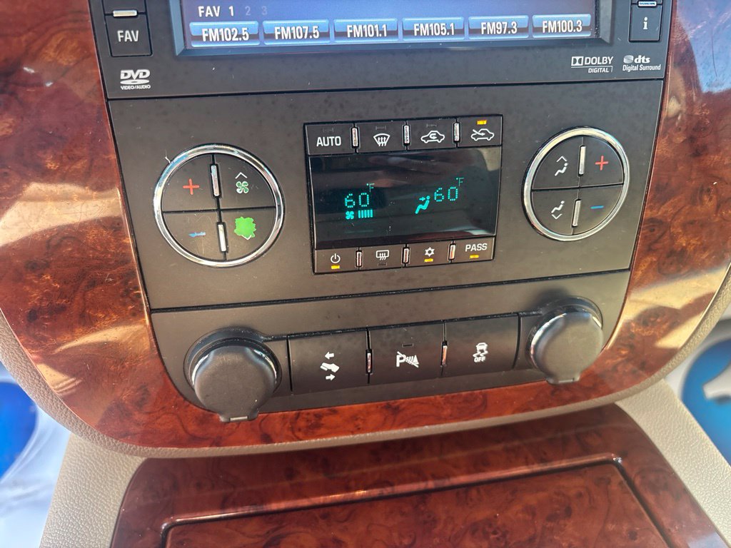 Used 2013 Chevrolet Avalanche LTZ AWD/4WD image 29