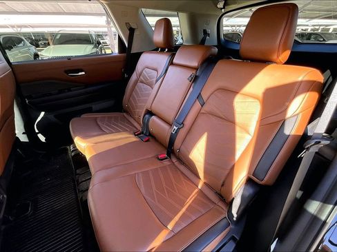 Used 2024 Nissan Pathfinder Platinum w/ Cargo Package image 32