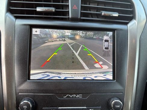 Used 2019 Ford Fusion SE FWD image 20