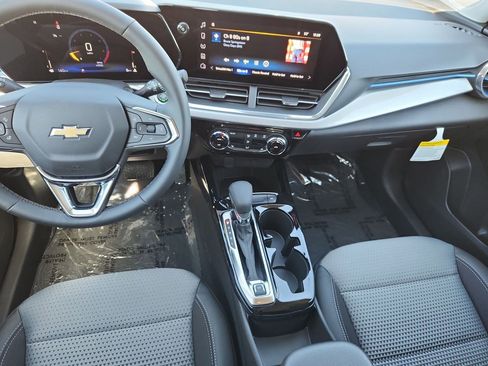 Used 2026 Chevrolet Trax LT w/ LT Convenience Package FWD image 10
