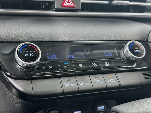 Used 2023 Hyundai Elantra SEL w/ Preferred Accessory Package FWD image 15
