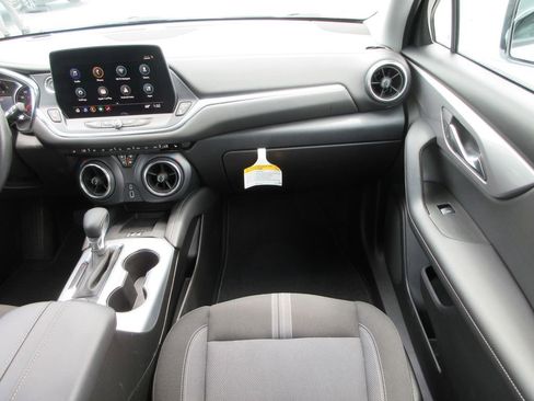 Used 2024 Chevrolet Blazer LT w/ Convenience Package FWD image 16