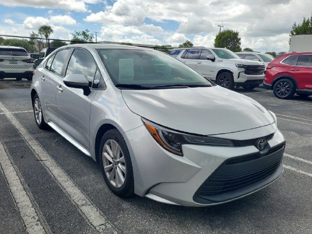 Used 2024 Toyota Corolla LE w/ LE Convenience Package FWD image 2