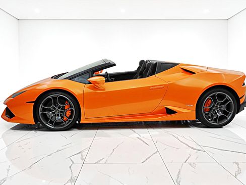 Used 2017 Lamborghini Huracan LP 610-4 AWD/4WD image 3