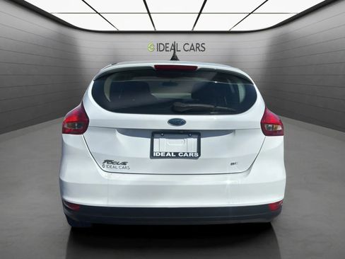 Used 2018 Ford Focus SE FWD image 4