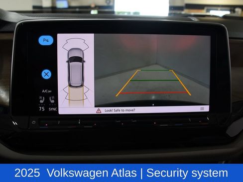 Used 2025 Volkswagen Atlas SE AWD/4WD image 18