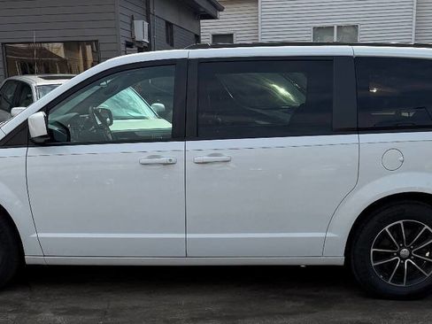 Used 2018 Dodge Grand Caravan GT FWD image 19