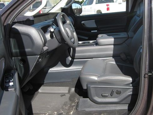 Used 2025 Ford Expedition Active AWD/4WD image 9