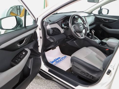 Used 2024 Subaru Outback Premium AWD/4WD image 3