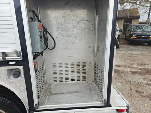 Used 2000 Ford F350 2WD Regular Cab DRW Super Duty image 33