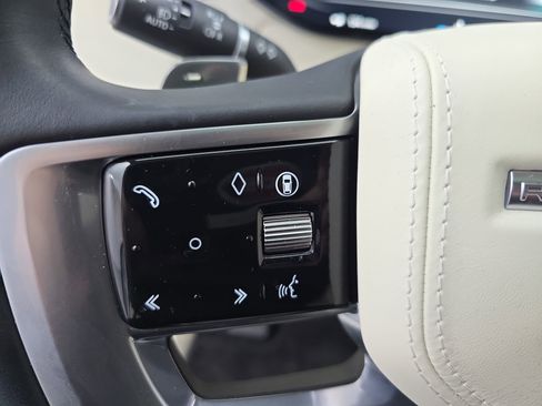 Used 2025 Land Rover Range Rover Long Wheelbase SE image 18