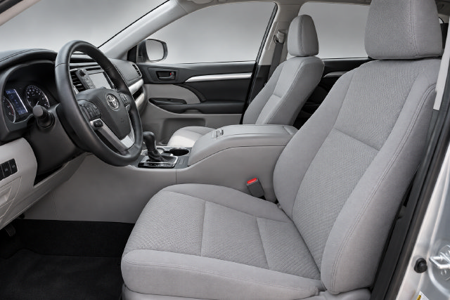Used 2019 Toyota Highlander LE AWD/4WD image 4