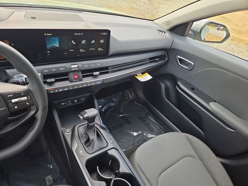 New 2026 Kia K4 LXS image 21