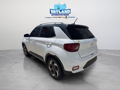 Used 2023 Hyundai Venue Limited FWD image 7