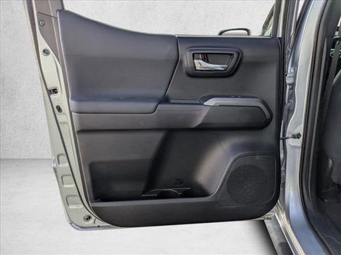 Used 2022 Toyota Tacoma TRD Sport image 16