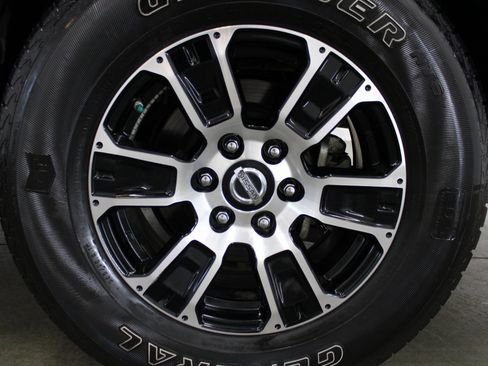 Used 2022 Nissan Titan SV image 8