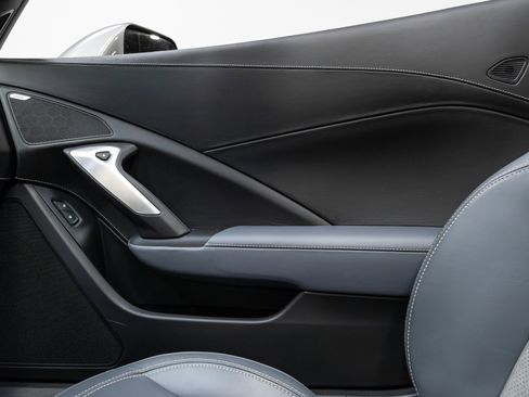 Used 2015 Chevrolet Corvette Z06 w/ 3LZ Preferred Equipment Group image 14