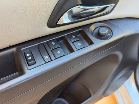 Used 2016 Chevrolet Cruze LS FWD image 10